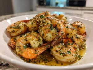 Close-up of succulent shrimp coated in rich garlic butter sauce and fresh parsley, perfect for a garlic butter shrimp recipe.